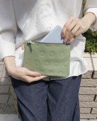 ポーチの色：リーフグリーン