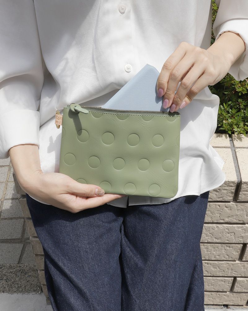 ポーチの色：リーフグリーン