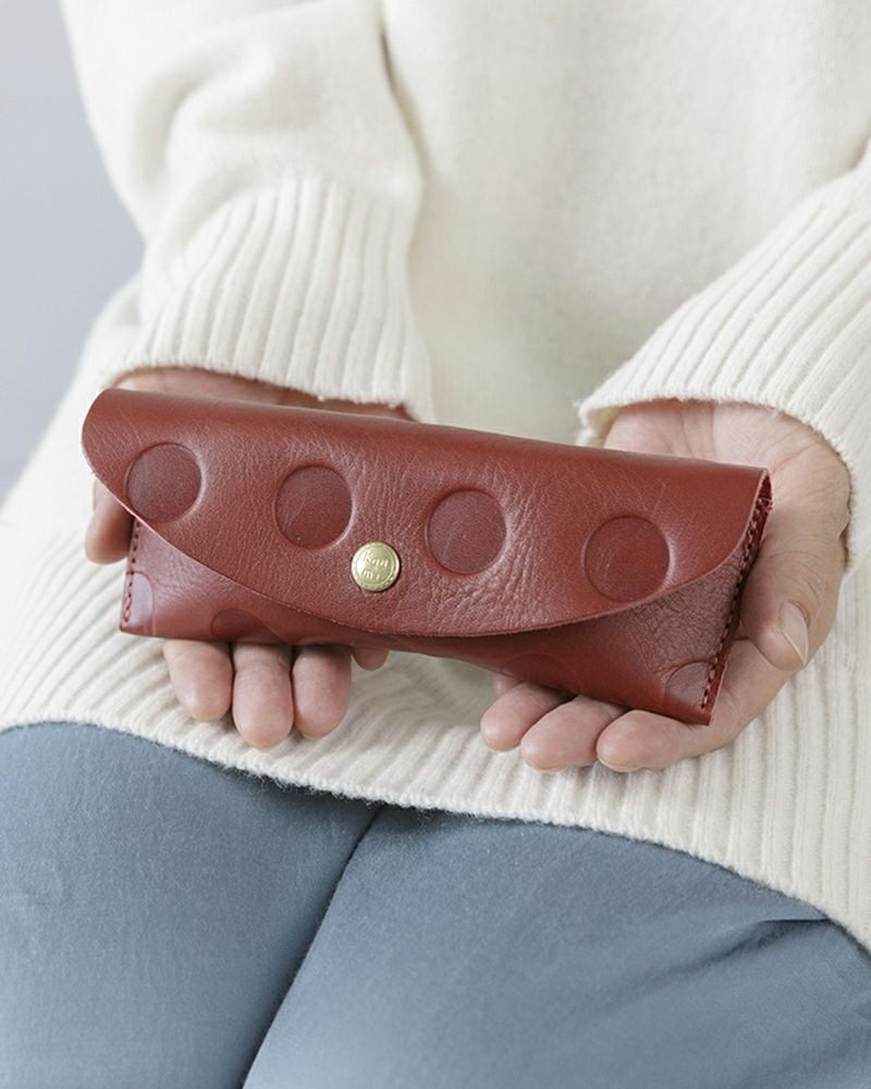 メガネケースの色：チェリーレッド