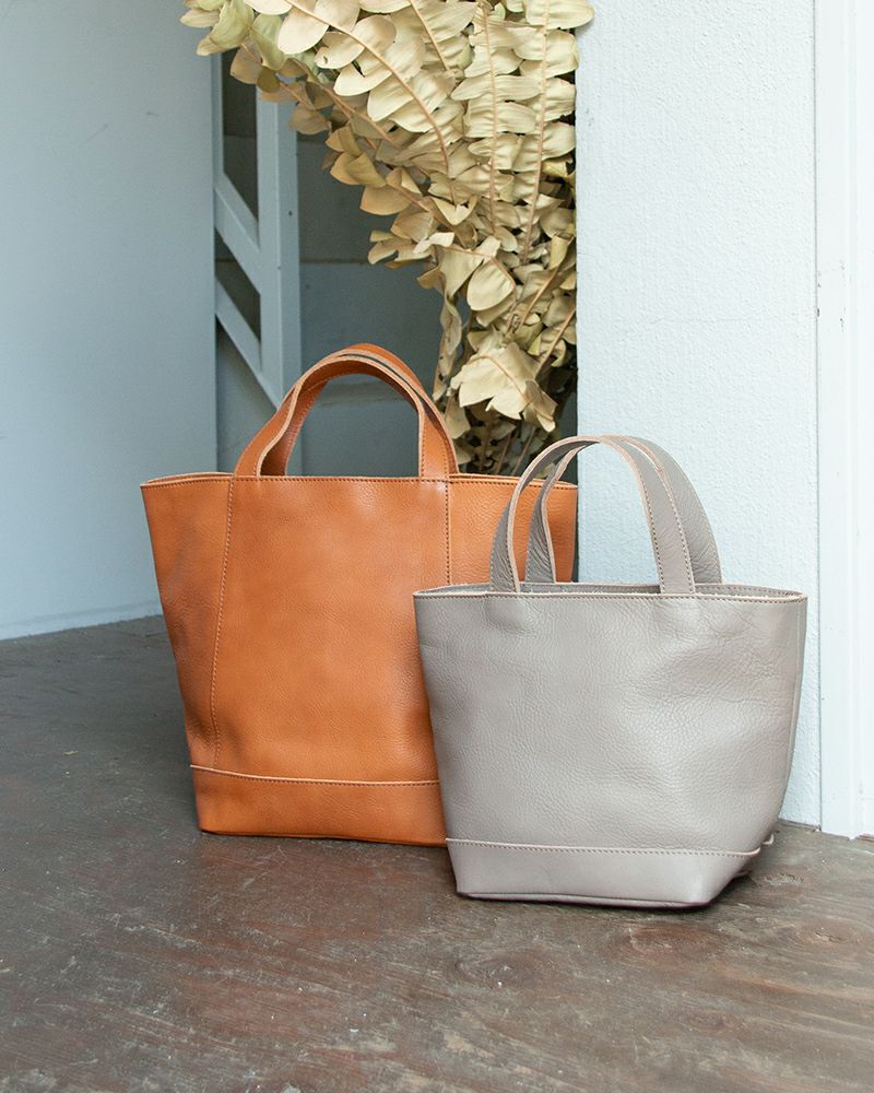 バッグの色：手前から　ピュアグレー・キャラメル