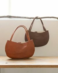 トートバッグの色:左から キャラメル・モカグレー