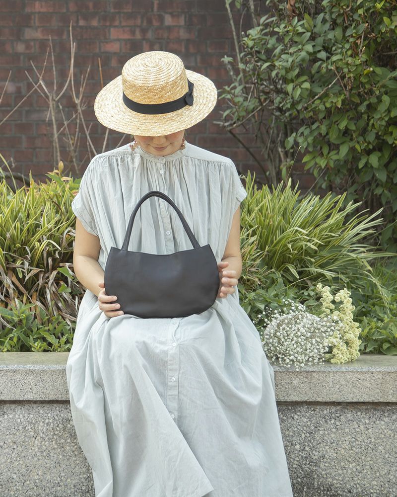 トートバッグの色：クロ