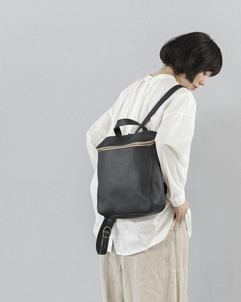 リュックの色：ブラック