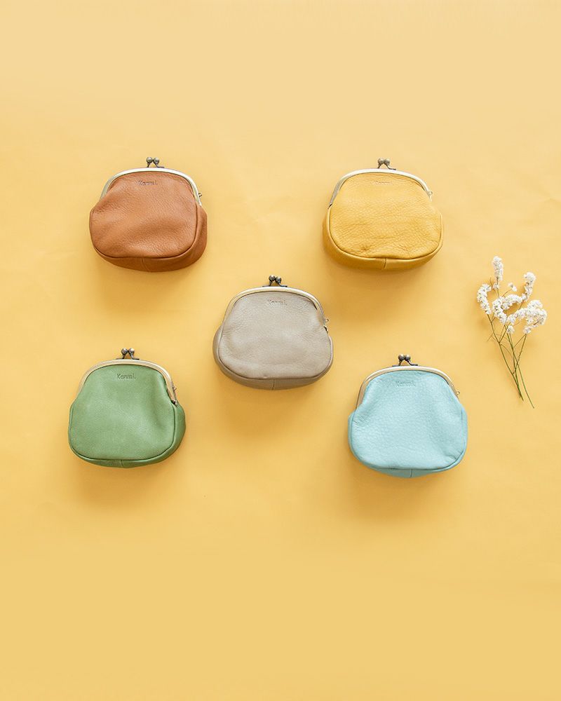 がま口の色：左上から時計回りに　ミルクチョコ・キャラメル・サックス・マウスグレー・リーフグリーン