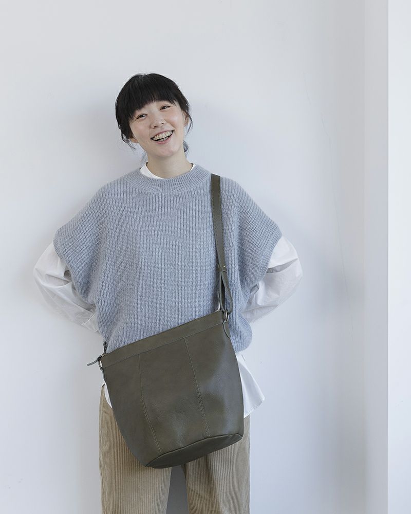 ショルダーバッグの色：グリーン