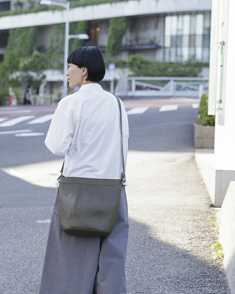ショルダーバッグの色：グリーン