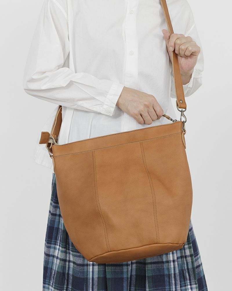 ショルダーバッグの色：キャラメル