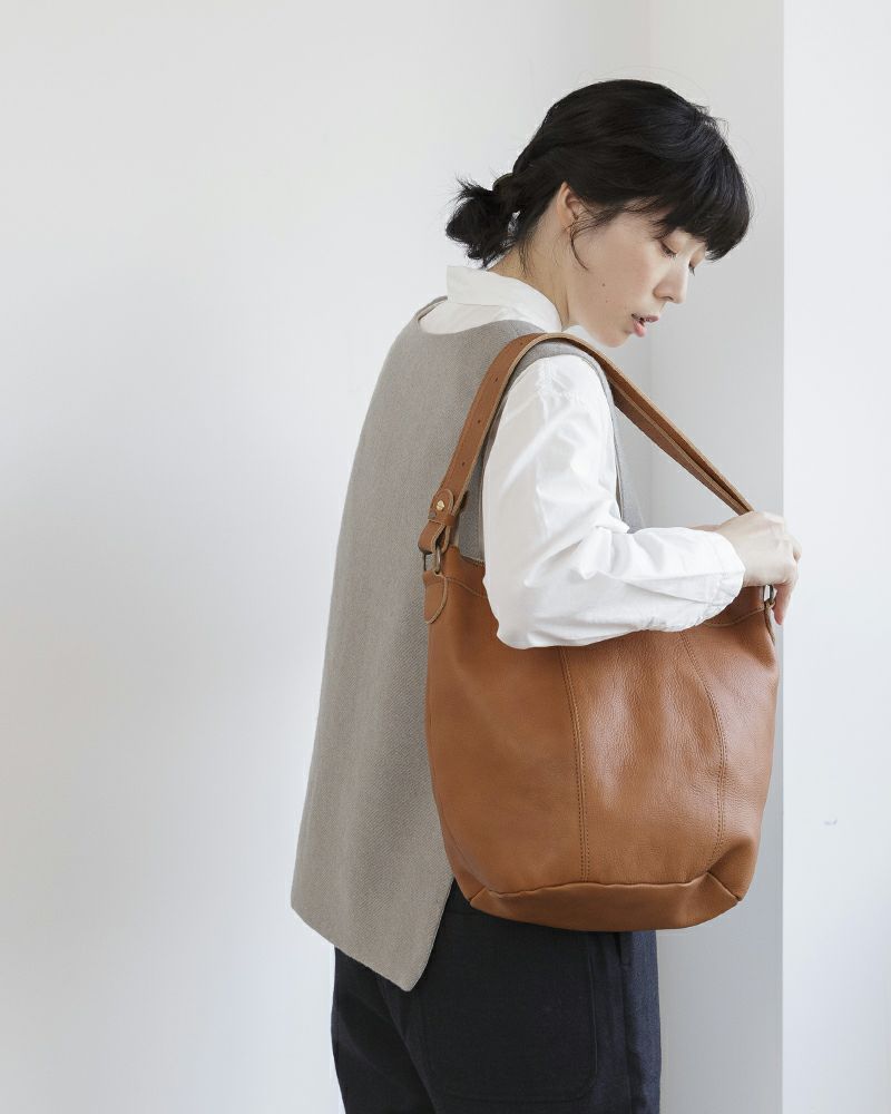ショルダーバッグの色：キャラメル