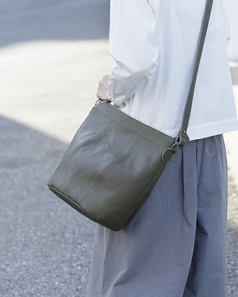 ショルダーバッグの色：グリーン