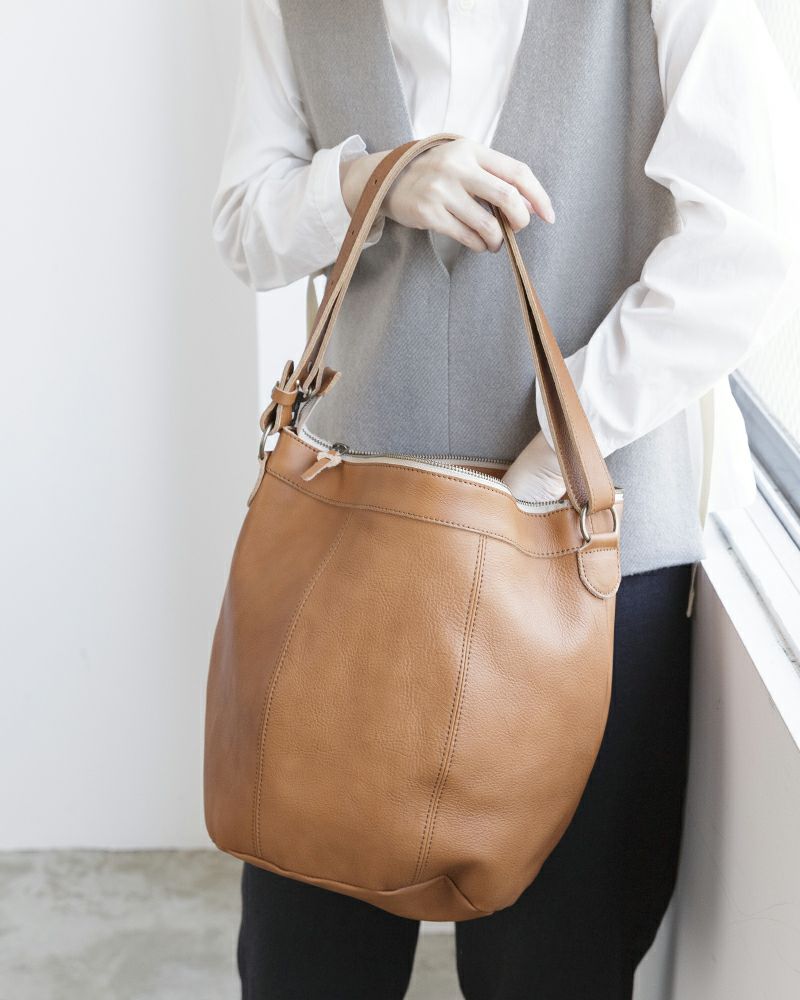 ショルダーバッグの色：キャラメル