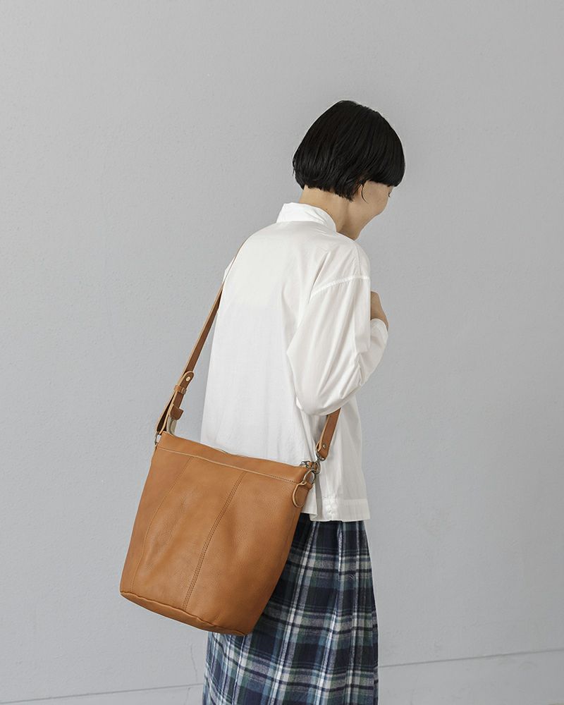 ショルダーバッグの色：キャラメル