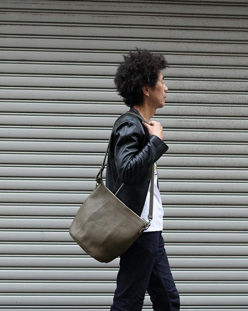 ショルダーバッグの色：グリーン