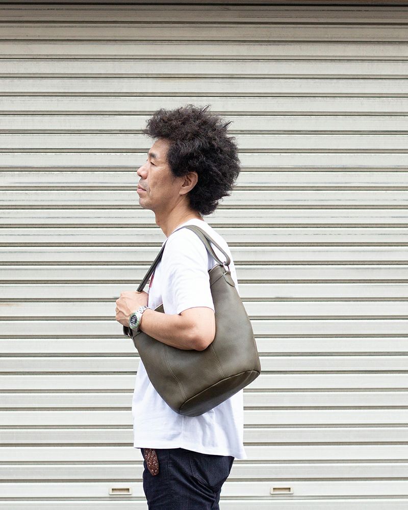 ショルダーバッグの色：グリーン