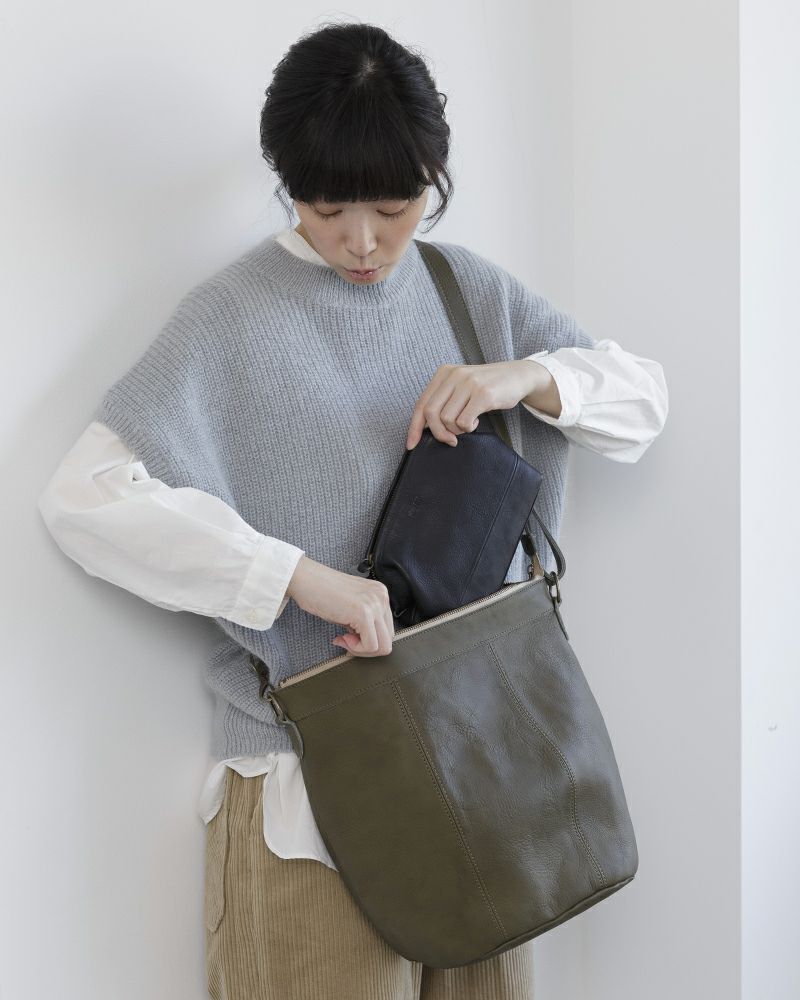 ショルダーバッグの色：グリーン
