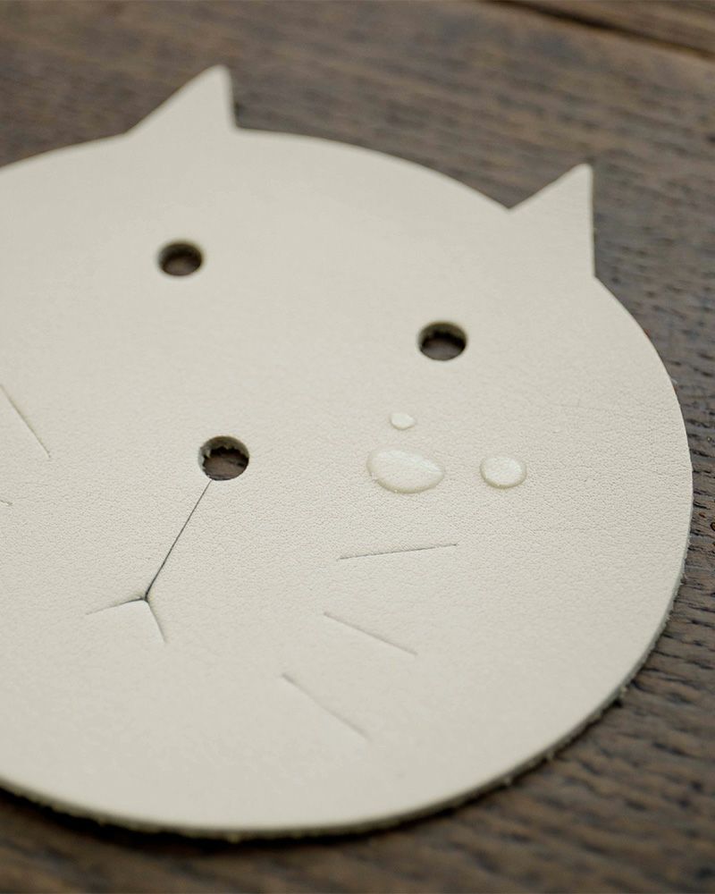 防水レザーを使用しています（ネコ コースター：バニラ）