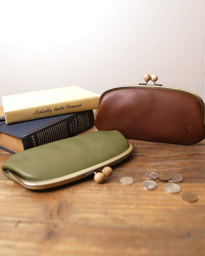 がま口の色：左から　グリーン・ダークブラウン