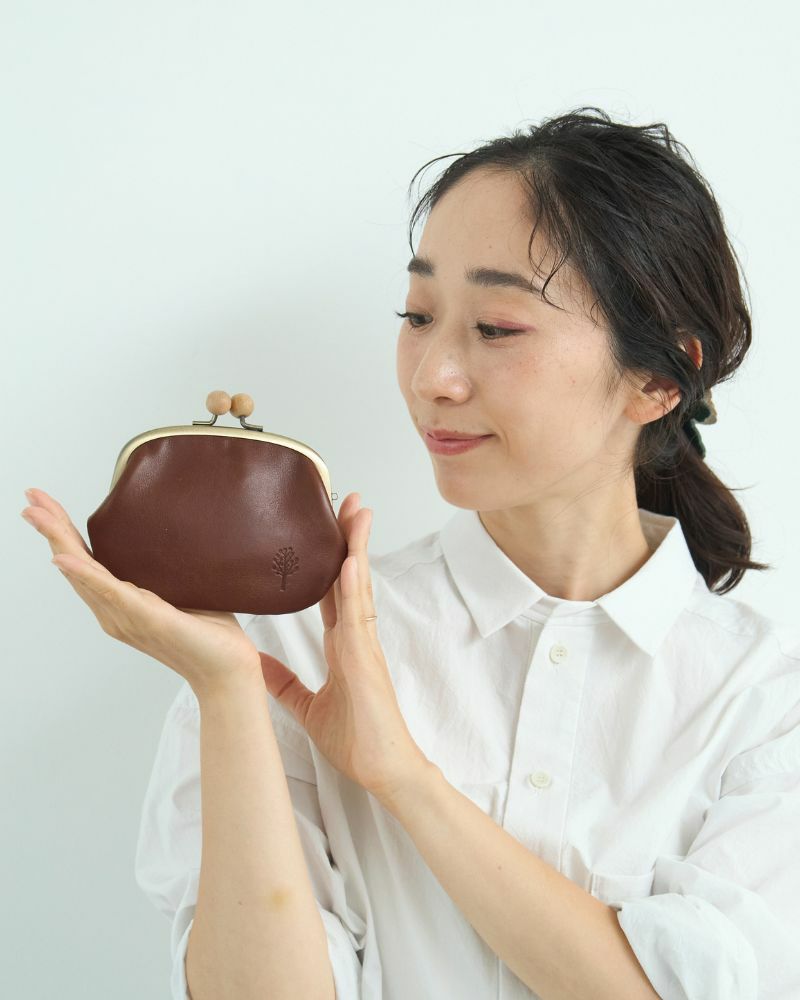 ドロップツリー木玉 親子がま口：ダークブラウン やさしい曲線が手になじんで、ずっと持っていたくなる 親子がま口