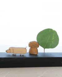 ブローチの種類:左から ダックス クリーム・プードル アプリコット