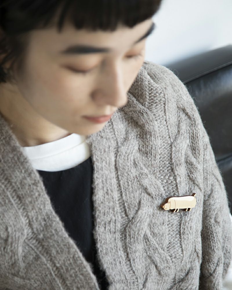 ブローチの種類：ダックス クリーム