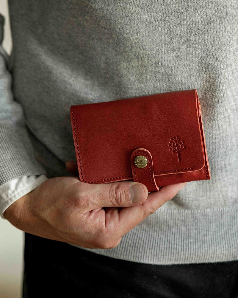 二つ折り財布の色：レッド