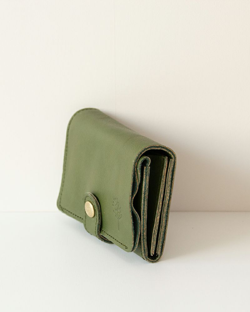 二つ折り財布の色：グリーン