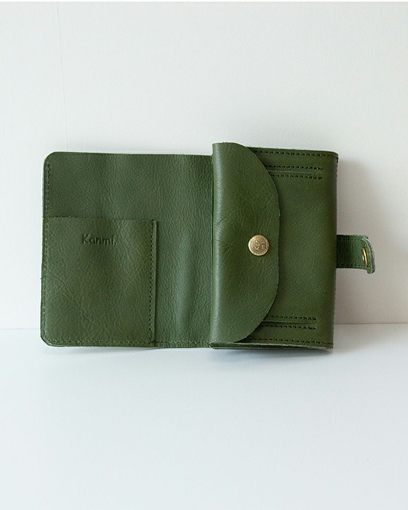 二つ折り財布の色：グリーン