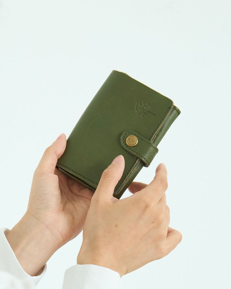 二つ折り財布の色：グリーン