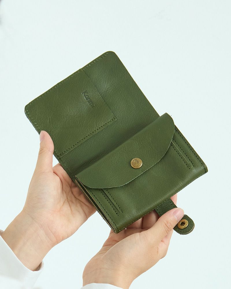 二つ折り財布の色：グリーン