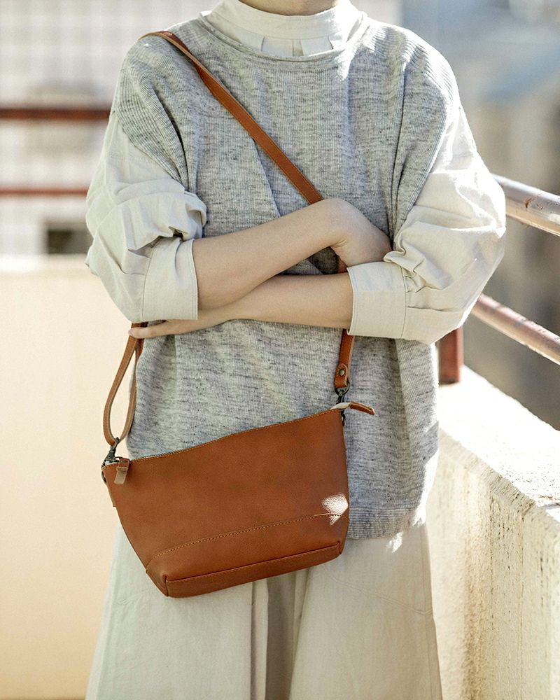 お財布ポシェットの色：キャメル