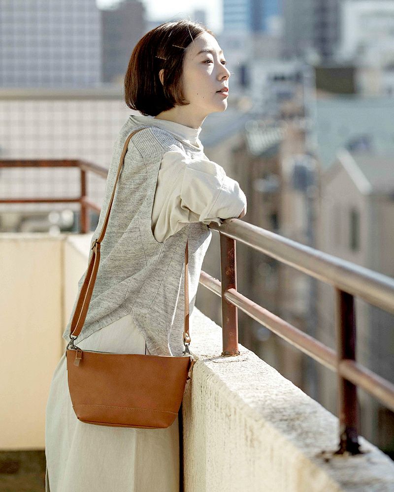 お財布ポシェットの色：キャメル