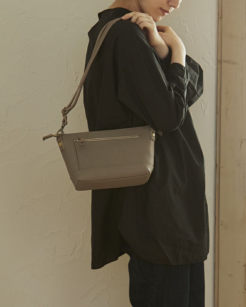 お財布ポシェットの色：ピュアグレー