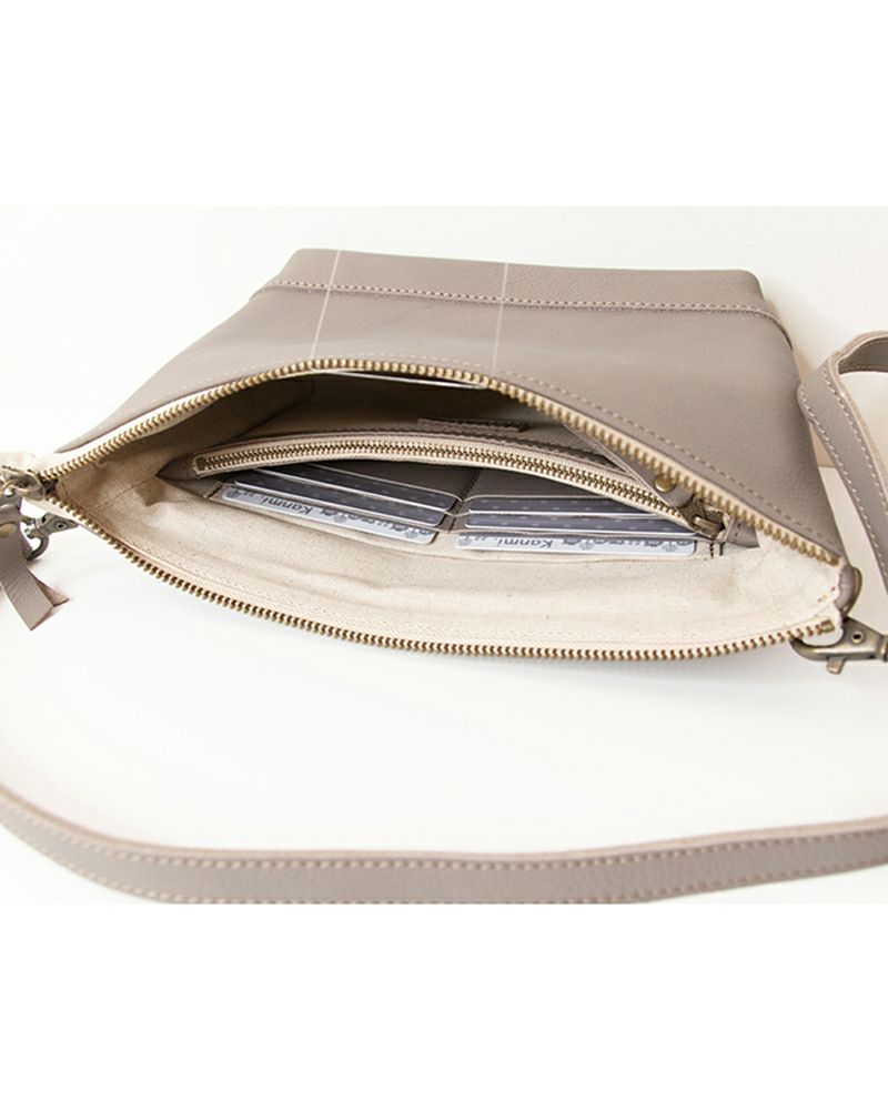 お財布ポシェットの色：ピュアグレー