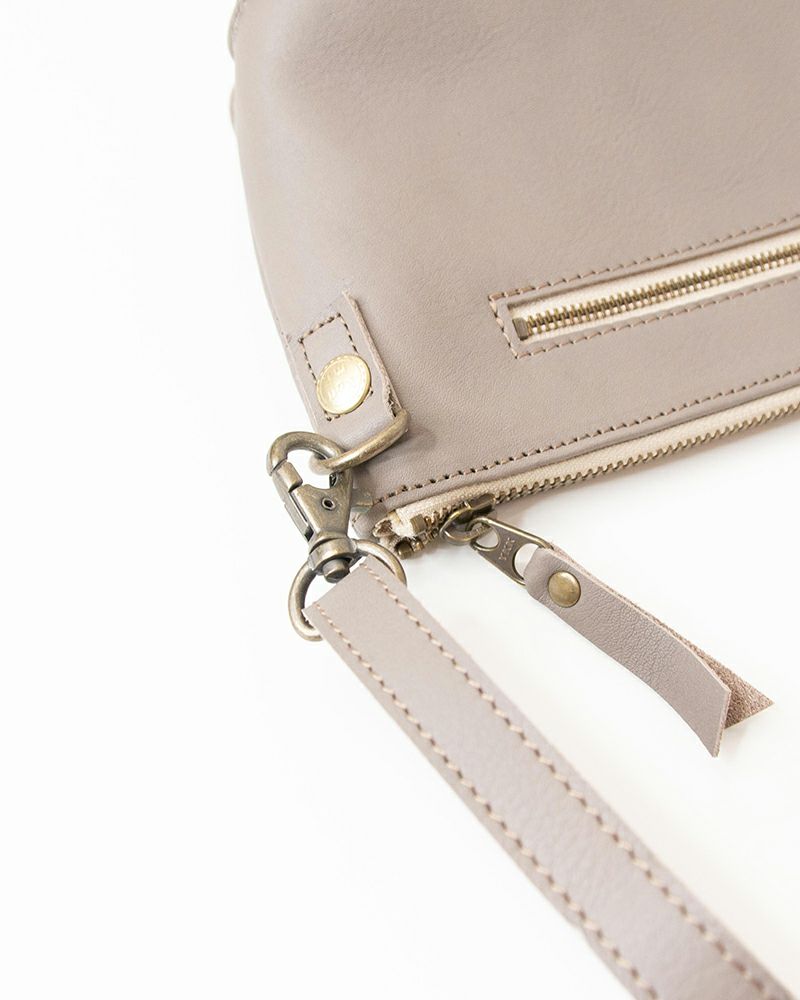 お財布ポシェットの色：ピュアグレー