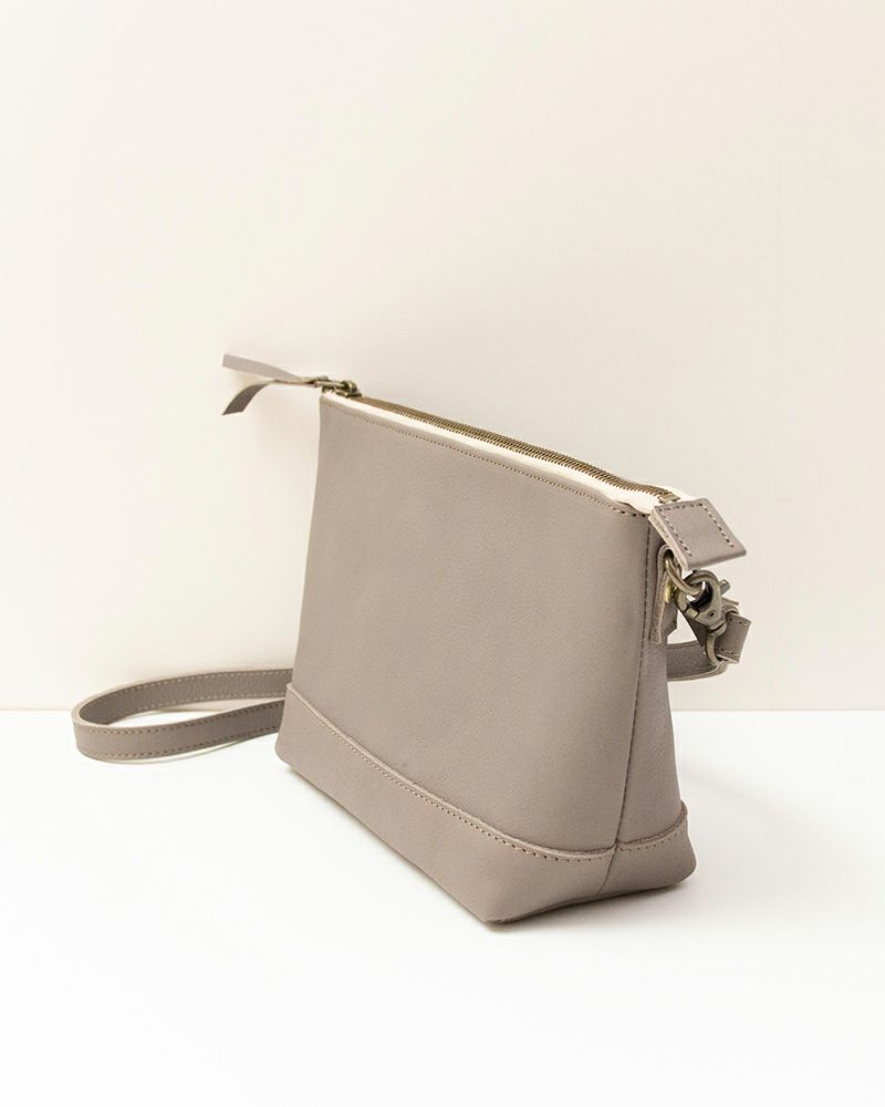 お財布ポシェットの色：ピュアグレー