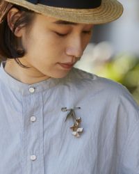 ブローチの色：バニラ