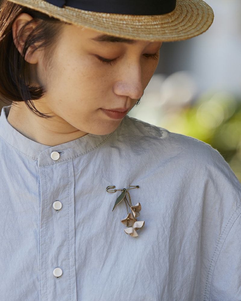 ブローチの色：バニラ