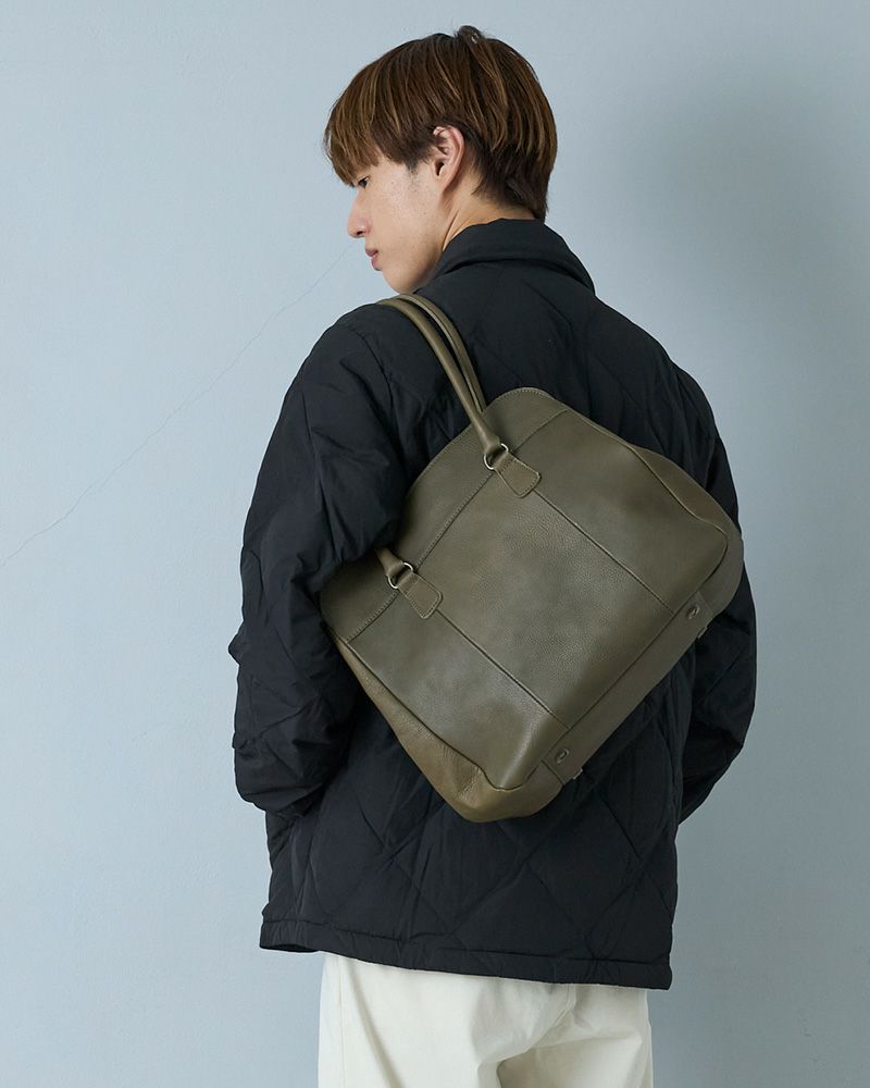 シンプルで飽きずに長く使える、本革トート／がま口トートの色：グリーン