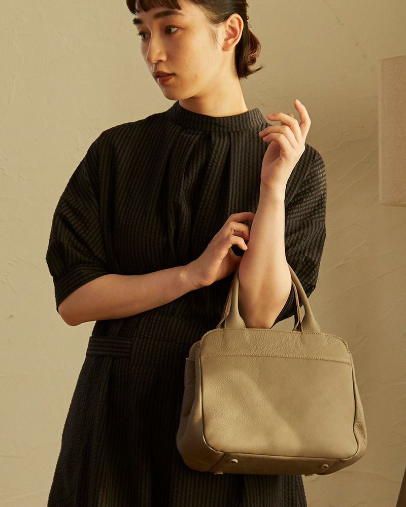 がま口ショルダーの色：ピュアグレー