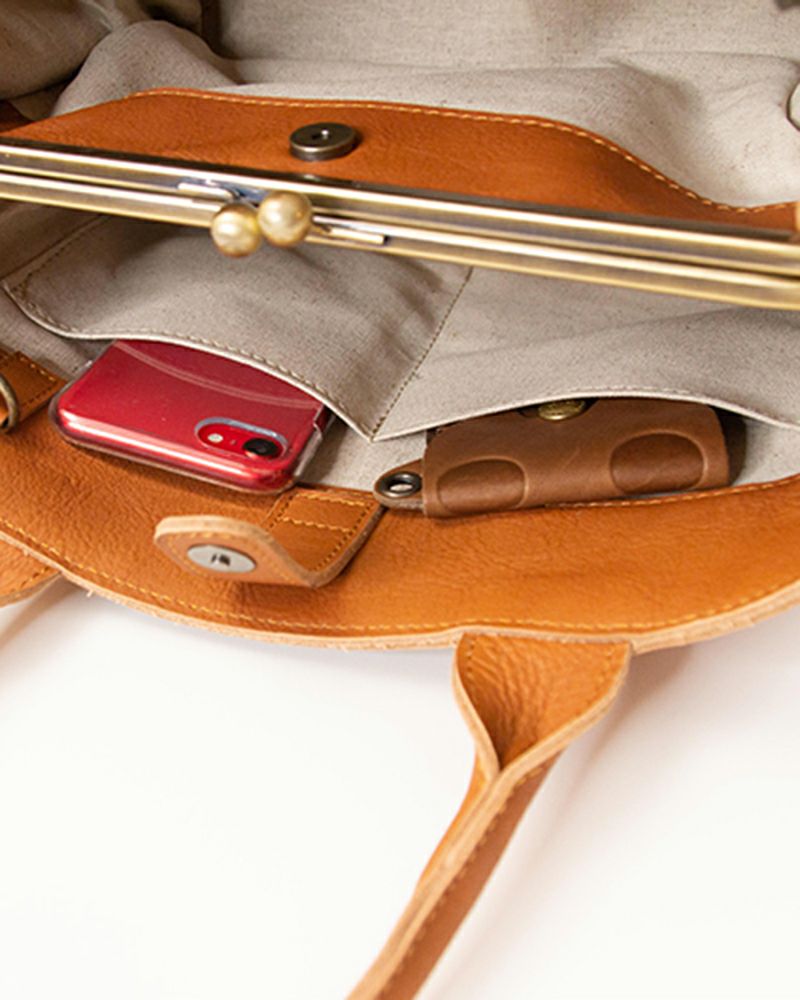 がま口ショルダーの色：キャメル