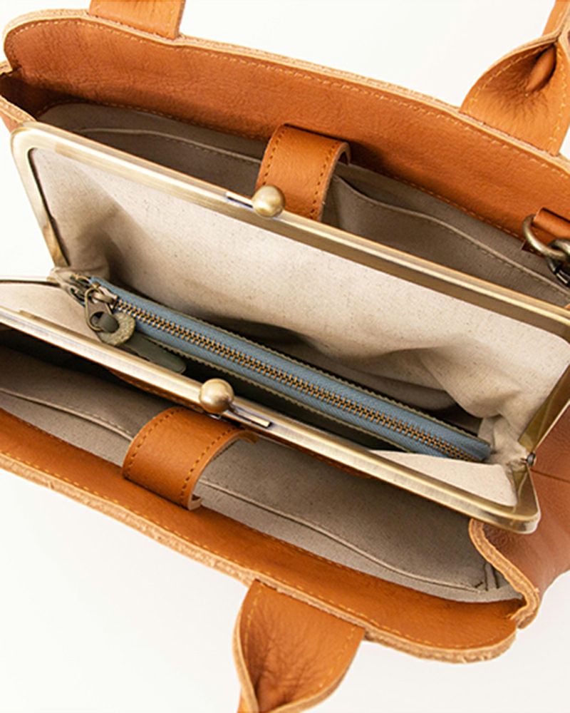 がま口ショルダーの色：キャメル