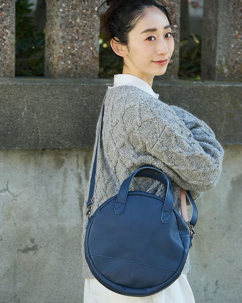 バッグの色：ネイビー