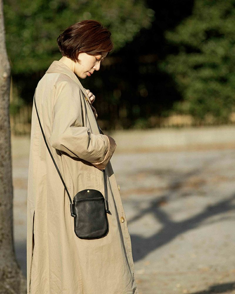 ポシェットの色：クロ