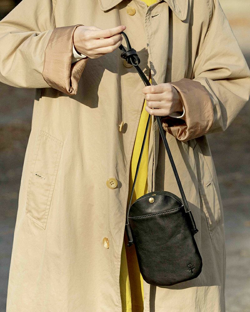 ポシェットの色：クロ