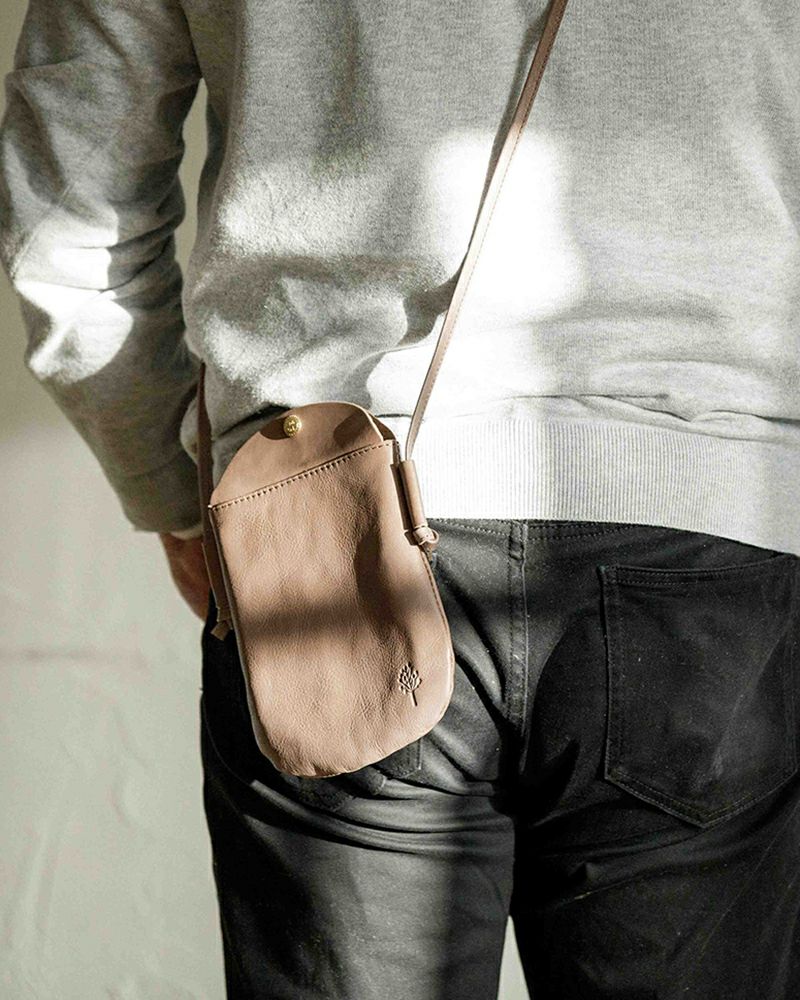 ポシェットの色：グレー