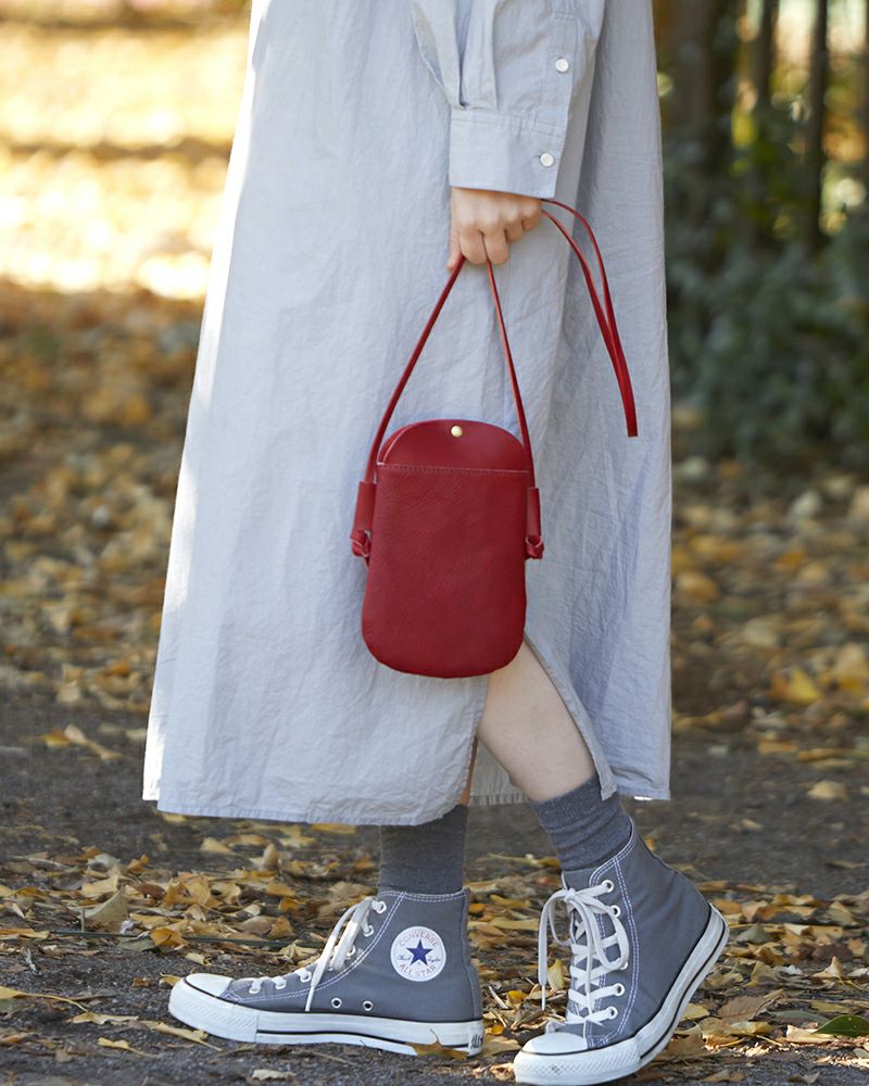 ポシェットの色：レッド