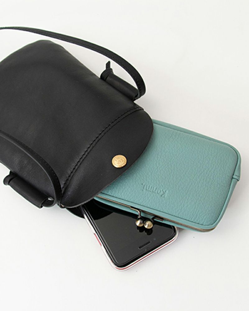 ポシェットの色：クロ