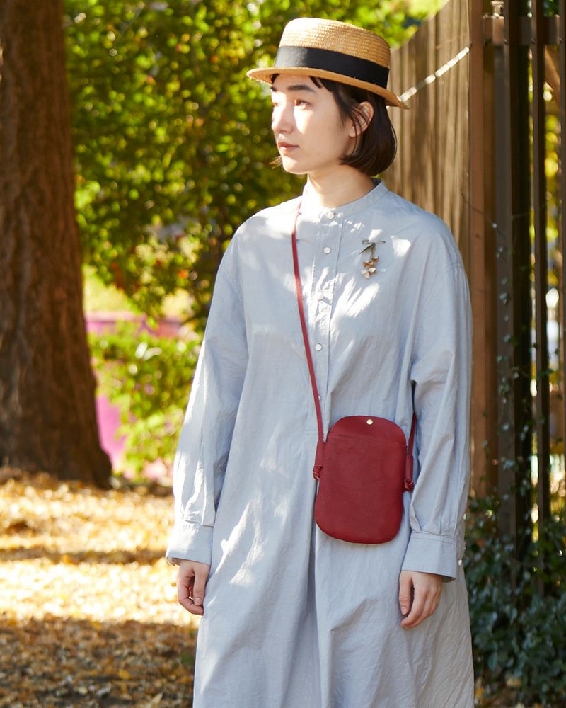 ポシェットの色：レッド