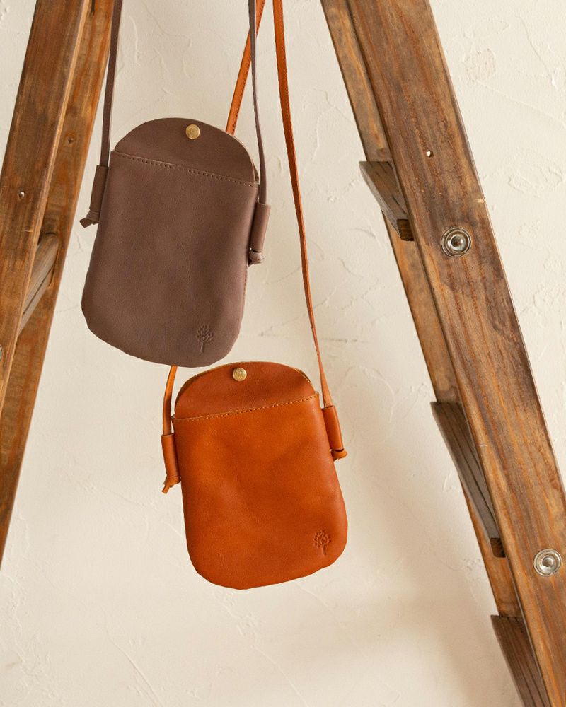 ポシェットの色：上から　グレー・キャメル