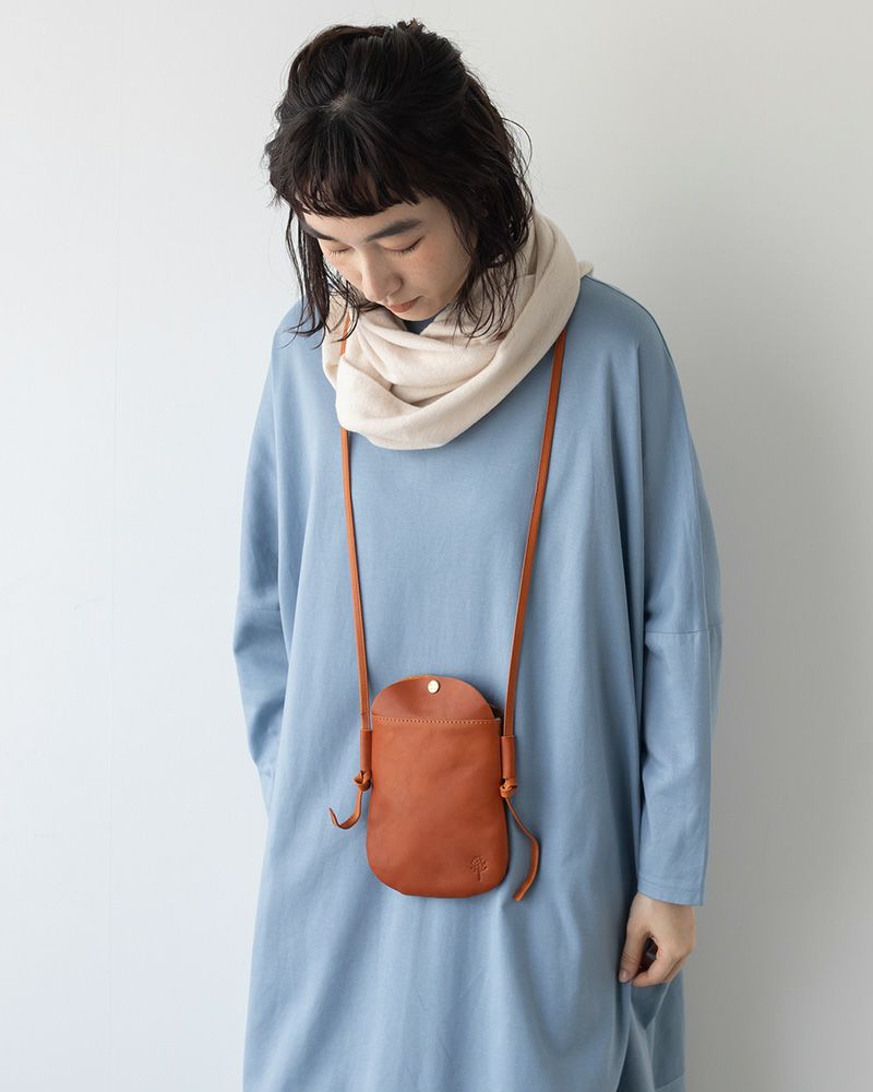 ポシェットの色：キャメル