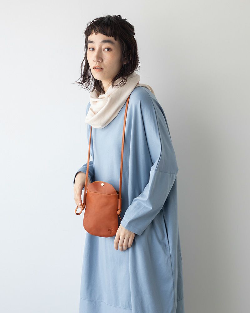 ポシェットの色：キャメル